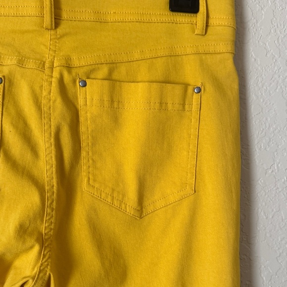 89th & Madison Yellow Cropped Women's Jeans - Picture 9 of 11